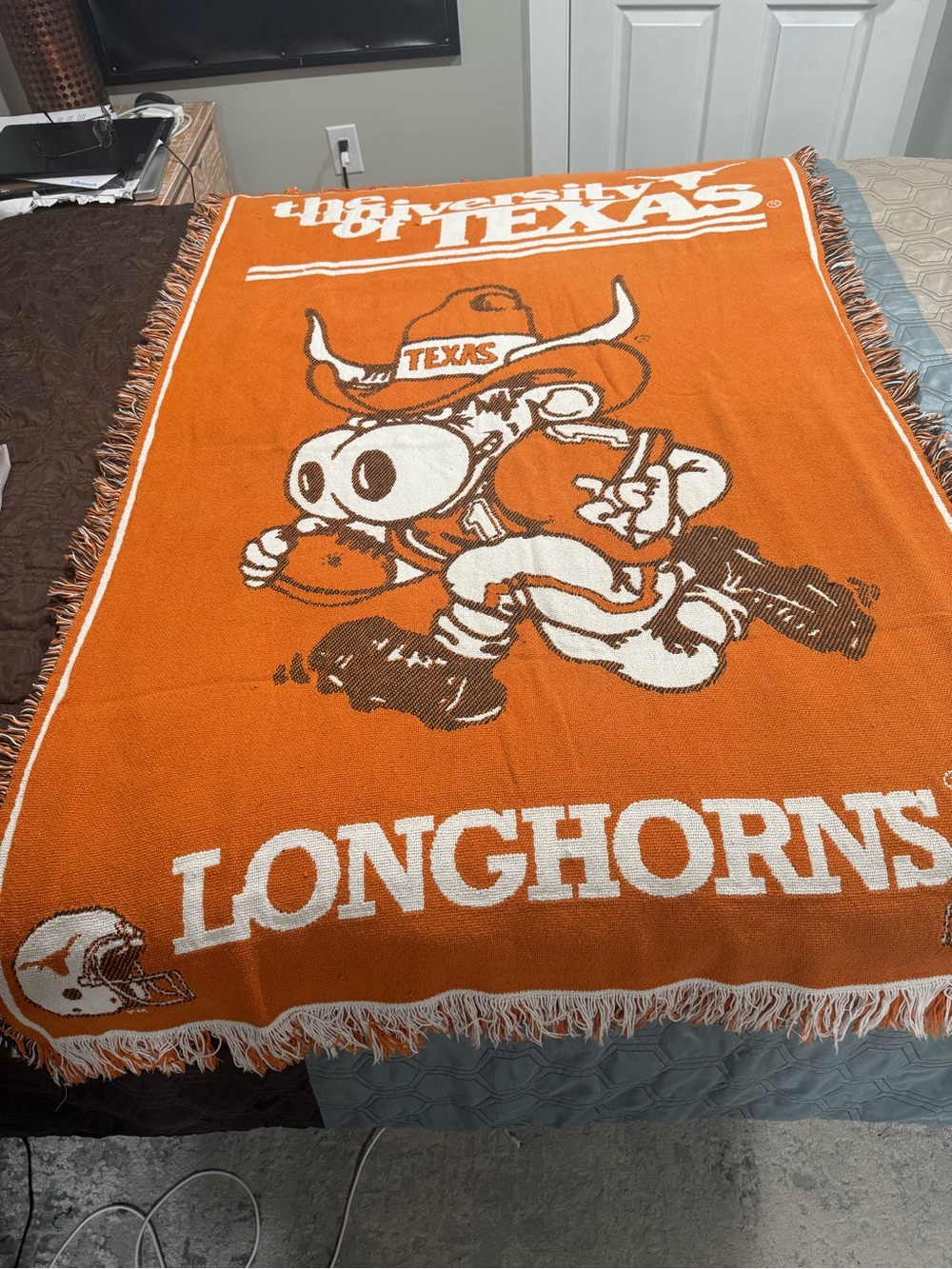 The University Of Texas Longhorns 44x 64”Woven The Danbury Mint Throw Blanket